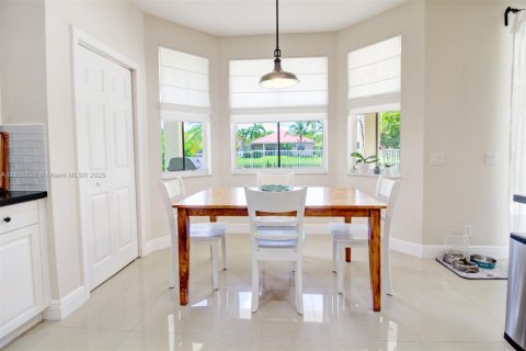 Casa en alquiler en Weston, Florida, 5 dormitorios, 270.35 m2 № 1882542 - foto 11