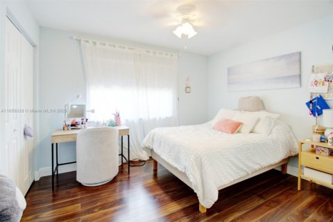 Casa en alquiler en Weston, Florida, 5 dormitorios, 270.35 m2 № 1882542 - foto 23