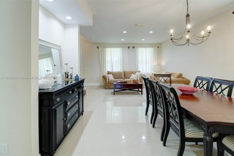 Casa en alquiler en Weston, Florida, 5 dormitorios, 270.35 m2 № 1882542 - foto 10
