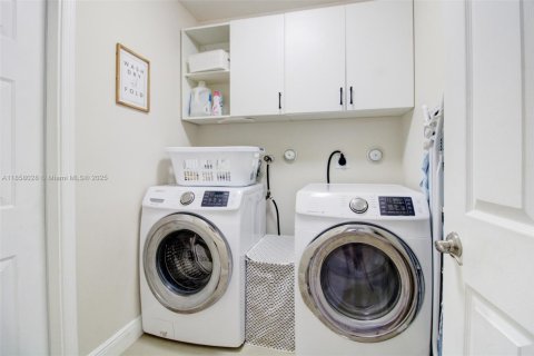 Casa en alquiler en Weston, Florida, 5 dormitorios, 270.35 m2 № 1882542 - foto 22