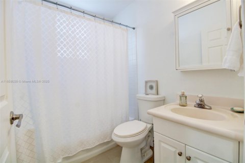 Casa en alquiler en Weston, Florida, 5 dormitorios, 270.35 m2 № 1882542 - foto 19