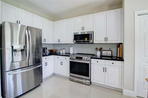 Casa en alquiler en Weston, Florida, 5 dormitorios, 270.35 m2 № 1882542 - foto 17