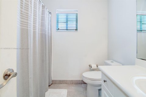 Casa en alquiler en Weston, Florida, 5 dormitorios, 270.35 m2 № 1882542 - foto 25