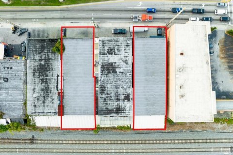 Commercial property in Hialeah, Florida № 1182453 - photo 1