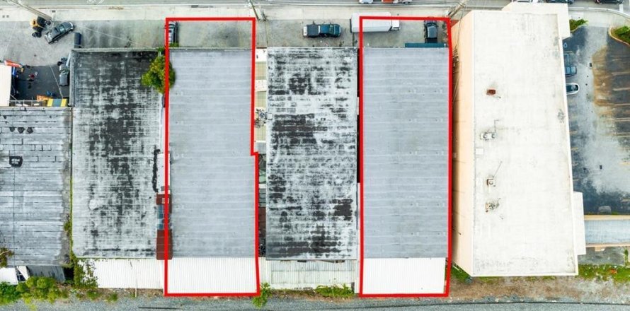Commercial property in Hialeah, Florida № 1182453