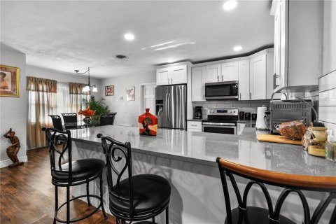 House in Saint Petersburg, Florida 3 bedrooms, 135.73 sq.m. № 1908205 - photo 28