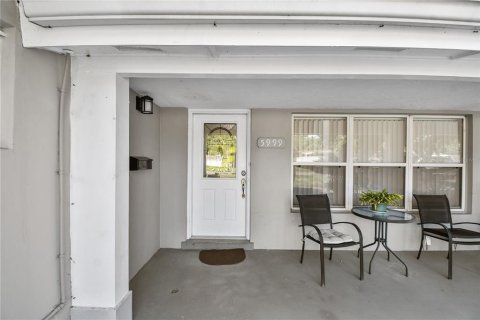 House in Saint Petersburg, Florida 3 bedrooms, 135.73 sq.m. № 1908205 - photo 7