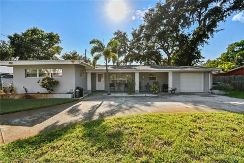 House in Saint Petersburg, Florida 3 bedrooms, 135.73 sq.m. № 1908205 - photo 4