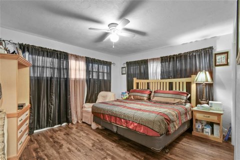 House in Saint Petersburg, Florida 3 bedrooms, 135.73 sq.m. № 1908205 - photo 21