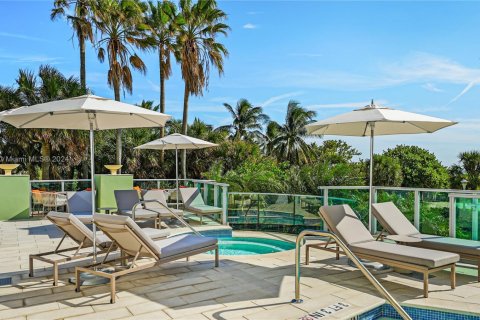 Condo in Miami Beach, Florida, 2 bedrooms  № 1694058 - photo 24