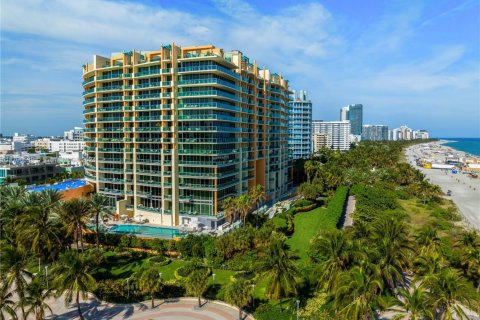 Condo in Miami Beach, Florida, 2 bedrooms  № 1694058 - photo 1
