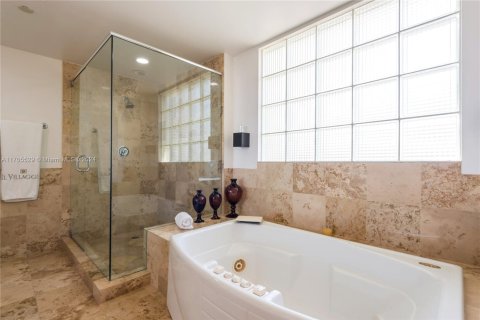 Condo in Miami Beach, Florida, 2 bedrooms  № 1694058 - photo 11