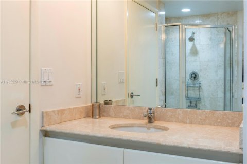 Condo in Miami Beach, Florida, 2 bedrooms  № 1694058 - photo 15