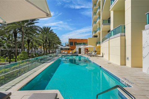 Condo in Miami Beach, Florida, 2 bedrooms  № 1694058 - photo 25