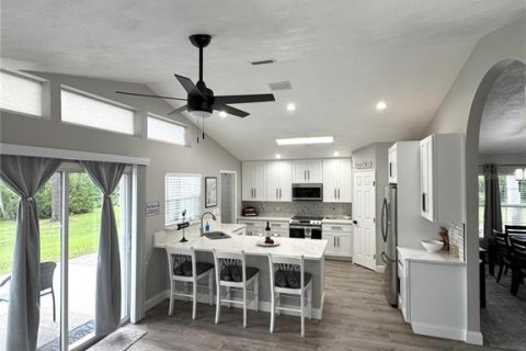 House in New Smyrna Beach, Florida 3 bedrooms, 170.38 sq.m. № 1835862 - photo 10