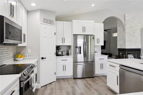 House in New Smyrna Beach, Florida 3 bedrooms, 170.38 sq.m. № 1835862 - photo 14