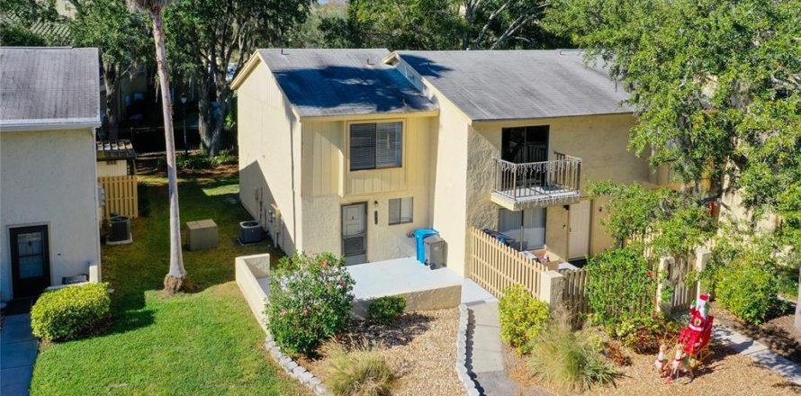Townhouse in Tampa, Florida 2 bedrooms, 90.49 sq.m. № 1810595