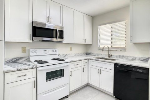 Townhouse in Tampa, Florida 2 bedrooms, 90.49 sq.m. № 1810595 - photo 10