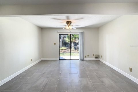 Townhouse in Tampa, Florida 2 bedrooms, 90.49 sq.m. № 1810595 - photo 17