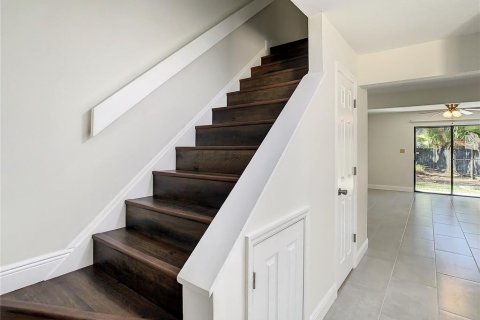Townhouse in Tampa, Florida 2 bedrooms, 90.49 sq.m. № 1810595 - photo 6
