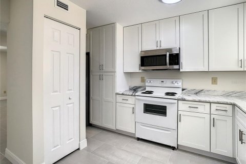 Townhouse in Tampa, Florida 2 bedrooms, 90.49 sq.m. № 1810595 - photo 11