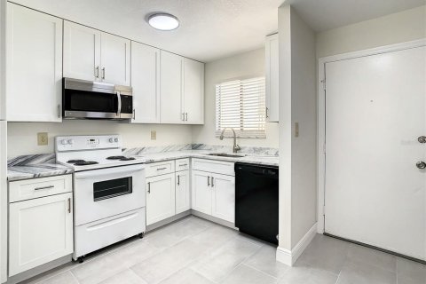 Townhouse in Tampa, Florida 2 bedrooms, 90.49 sq.m. № 1810595 - photo 7