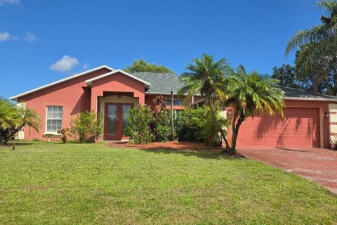 House in Port St. Lucie, Florida 4 bedrooms, 209.4 sq.m. № 2081971 - photo 2