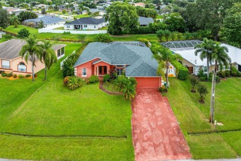 House in Port St. Lucie, Florida 4 bedrooms, 209.4 sq.m. № 2081971 - photo 3