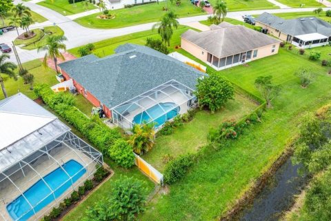 House in Port St. Lucie, Florida 4 bedrooms, 209.4 sq.m. № 2081971 - photo 4
