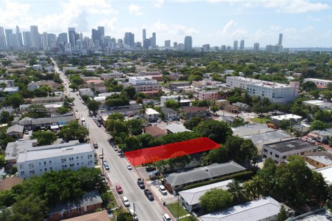 Propiedad comercial en venta en Miami, Florida, 239.97 m2 № 1792580 - foto 2