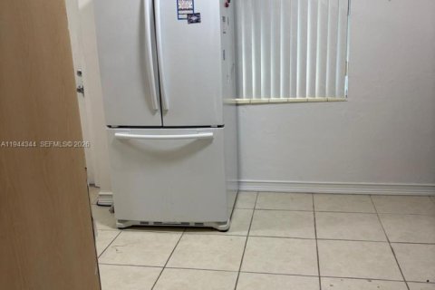 House in Miami, Florida 2 bedrooms, 88.07 sq.m. № 2001570 - photo 3