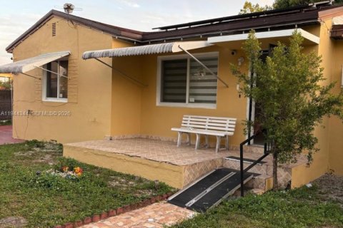 House in Miami, Florida 2 bedrooms, 88.07 sq.m. № 2001570