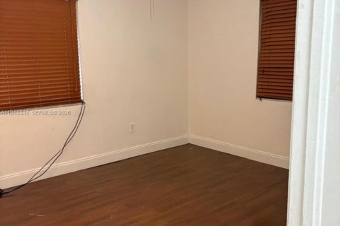 House in Miami, Florida 2 bedrooms, 88.07 sq.m. № 2001570 - photo 7