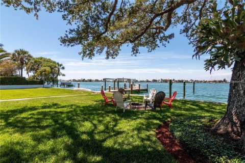 Land in Treasure Island, Florida № 1789728 - photo 1