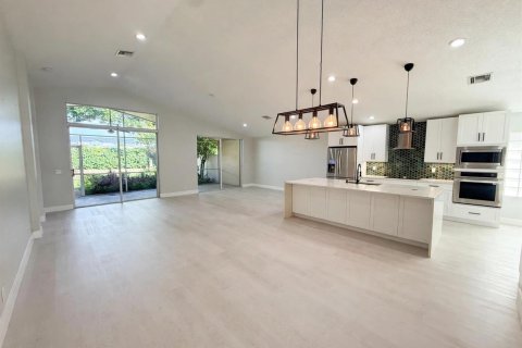 Villa ou maison à vendre à Boynton Beach, Floride: 2 chambres, 201.04 m2 № 2435481 - photo 3