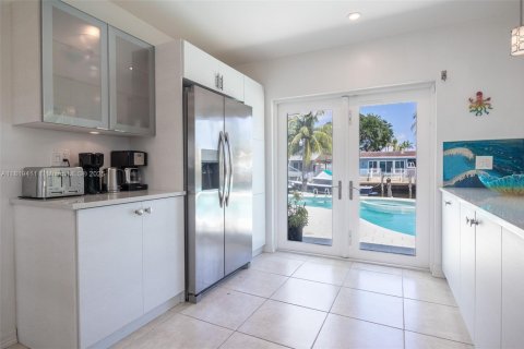 House in Dania Beach, Florida 2 bedrooms, 135.45 sq.m. № 1780010 - photo 13