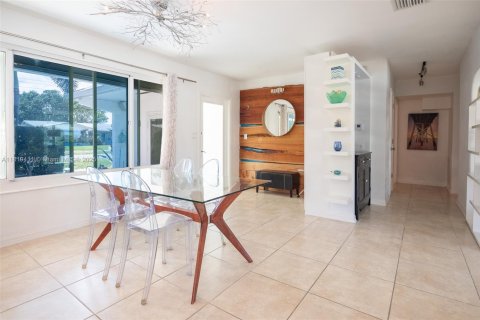 House in Dania Beach, Florida 2 bedrooms, 135.45 sq.m. № 1780010 - photo 8