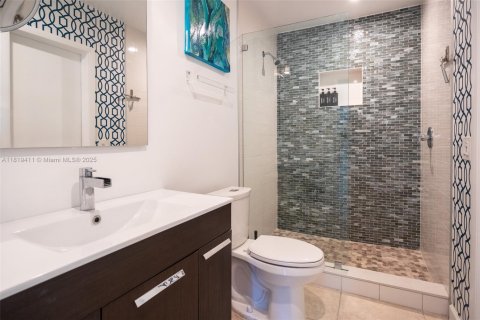 House in Dania Beach, Florida 2 bedrooms, 135.45 sq.m. № 1780010 - photo 21