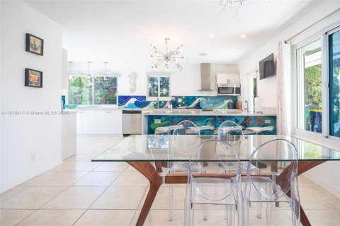 House in Dania Beach, Florida 2 bedrooms, 135.45 sq.m. № 1780010 - photo 10