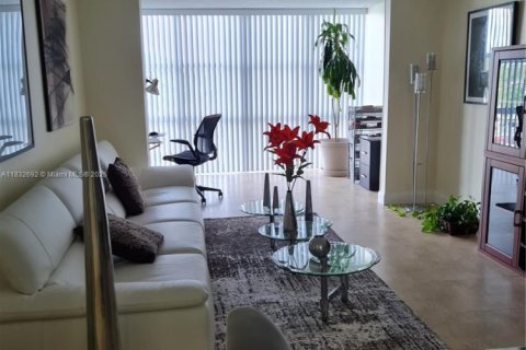 Купить кондоминиум в Халландейл-Бич, Флорида 1 спальня, 85.01м2, № 1814271 - фото 11