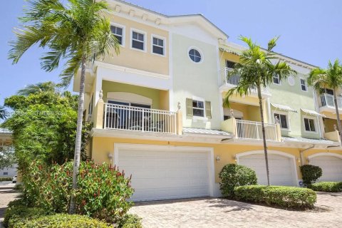 Adosado en Fort Lauderdale, Florida 3 dormitorios, 169.64 m2 № 2173533