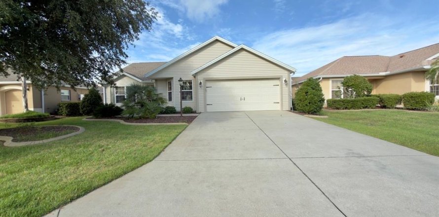 House in The Villages, Florida 3 bedrooms, 145.67 sq.m. № 2427495
