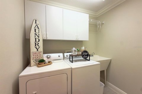House in The Villages, Florida 3 bedrooms, 145.67 sq.m. № 2427495 - photo 22