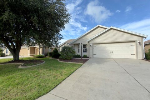 House in The Villages, Florida 3 bedrooms, 145.67 sq.m. № 2427495 - photo 2