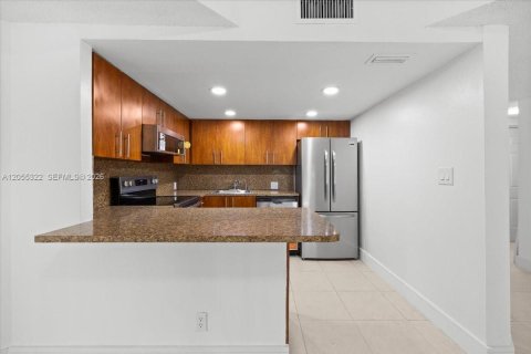 Copropriété à louer à Doral, Floride: 2 chambres, 96.25 m2 № 2171776 - photo 7