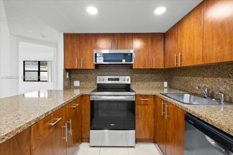 Copropriété à louer à Doral, Floride: 2 chambres, 96.25 m2 № 2171776 - photo 6
