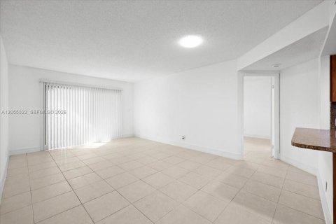 Copropriété à louer à Doral, Floride: 2 chambres, 96.25 m2 № 2171776 - photo 4