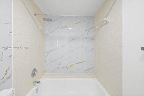 Copropriété à louer à Doral, Floride: 2 chambres, 96.25 m2 № 2171776 - photo 18