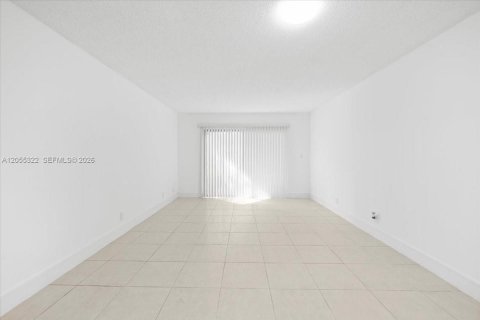Copropriété à louer à Doral, Floride: 2 chambres, 96.25 m2 № 2171776 - photo 8