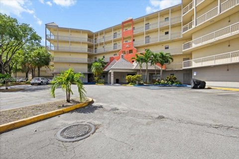 Copropriété à louer à Doral, Floride: 2 chambres, 96.25 m2 № 2171776 - photo 2